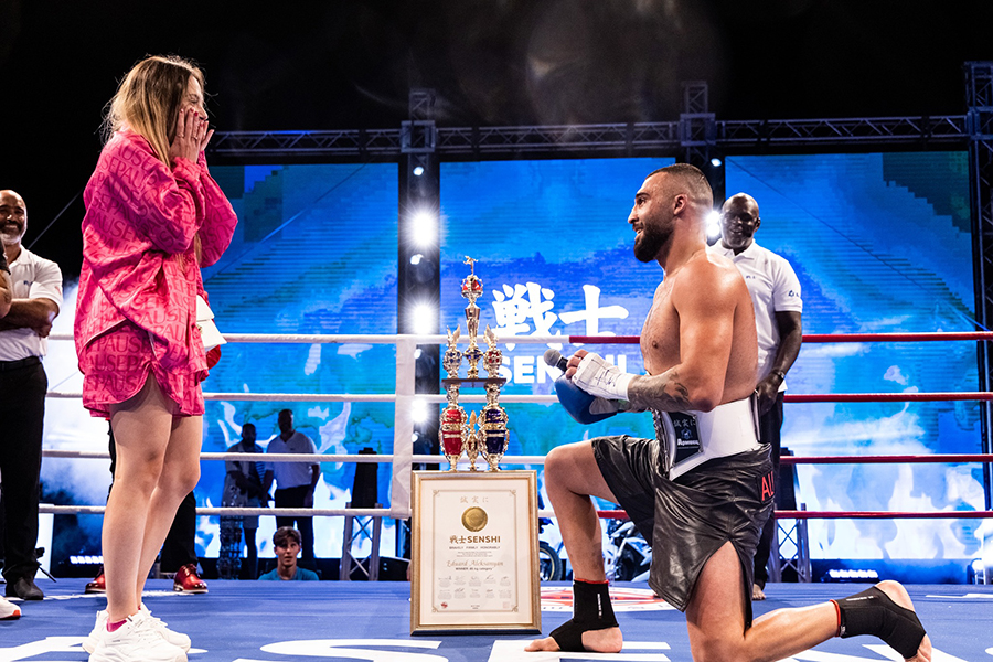 Eduard Aleksanyan made a proposing at SENSHI ring