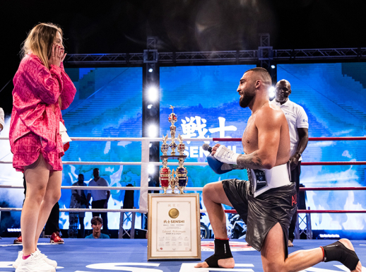 Eduard Aleksanyan made a proposing to his girlfriend right after his victory (Video)