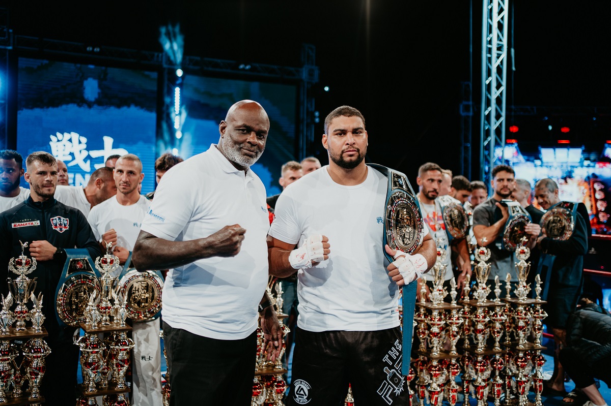 SENSHI 23 "Knockout of the Night" award to Bruno Chaves