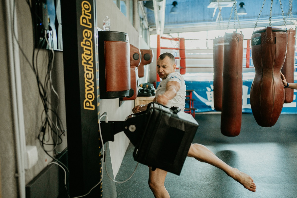 Dragomir Petrov using the PowerKube at SENSHI GYM